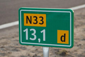 PvdA Aa en Hunze stelt vragen over de gevaarlijke situatie op de N33 bij de afritten naar de rotonde bij Gieten.